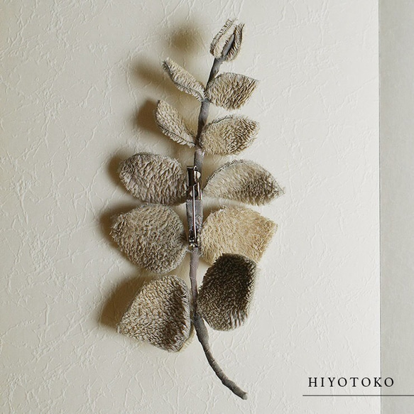 草木染め布花のブローチ「ユーカリ」 6枚目の画像