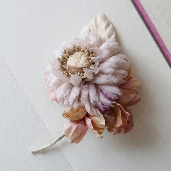 コサージュ(アートフラワー・布花) アートフラワーの布花のコサージュ「ガーベラとパンジー」 コサージュ
