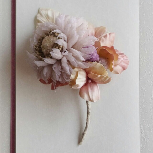 アートフラワーの布花のコサージュ「ガーベラとパンジー」 コサージュ