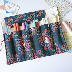 愛麗斯筆袋, 短身綁繩布筆袋, 筆盒, 插畫工具袋, 捲軸式鋼筆袋, 繞繩布捲,文具文青-綠色 第2張的照片