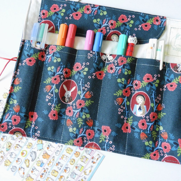 愛麗斯筆袋, 短身綁繩布筆袋, 筆盒, 插畫工具袋, 捲軸式鋼筆袋, 繞繩布捲,文具文青-綠色 第4張的照片
