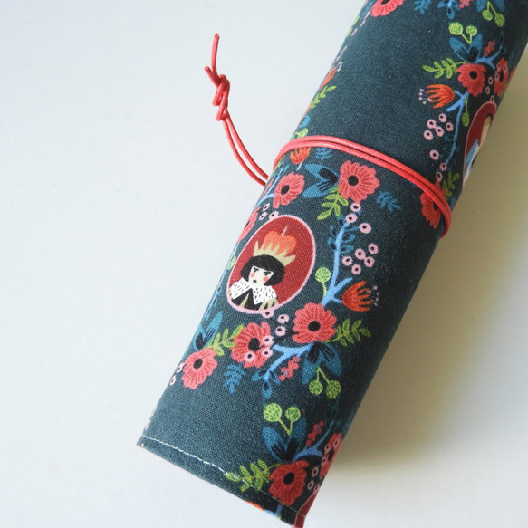 愛麗斯筆袋, 短身綁繩布筆袋, 筆盒, 插畫工具袋, 捲軸式鋼筆袋, 繞繩布捲,文具文青-綠色 第5張的照片