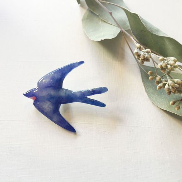 融化藍色的燕子塑料板胸針 第3張的照片