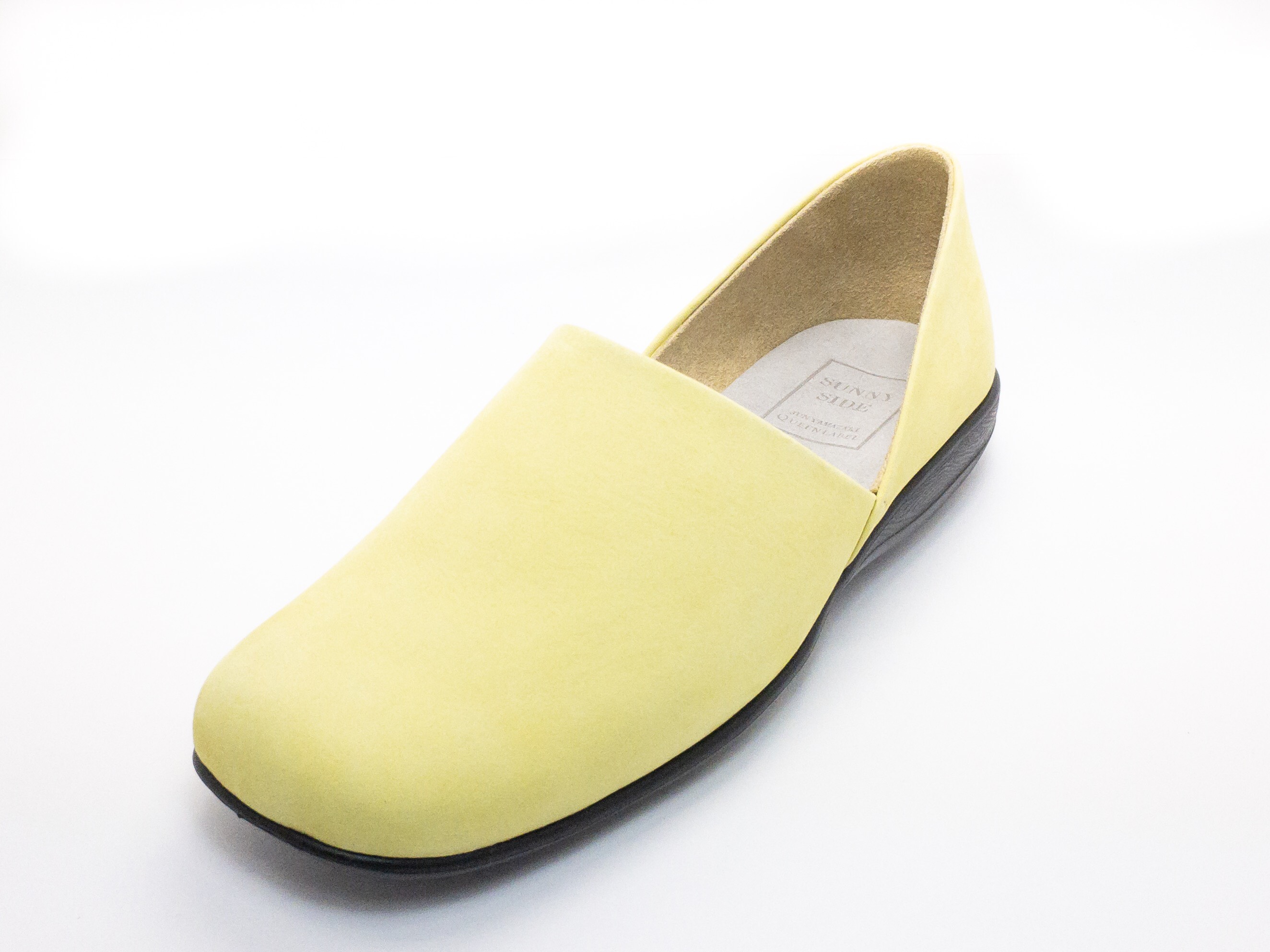 色がかわいいスリッポン