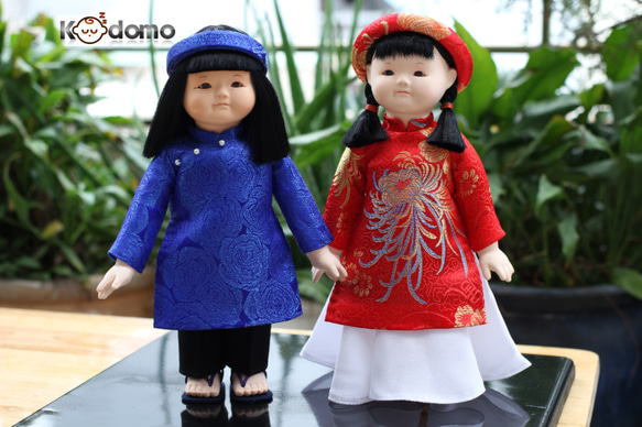 【送料無料】ベトナム結婚式　伝統的なアオザイ衣装　・　ベトナム人形 1枚目の画像