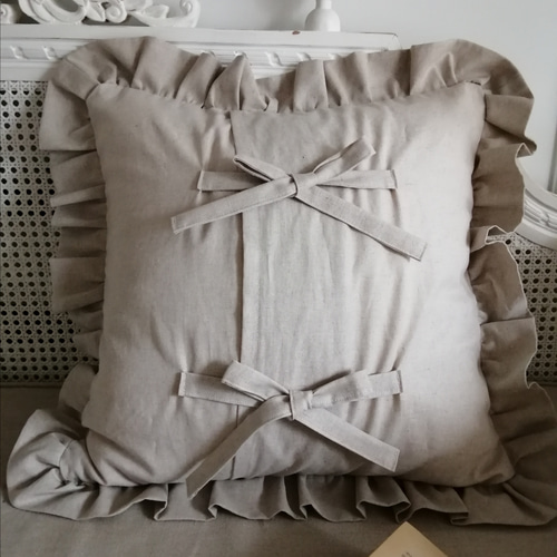 イニシャル刺繍フリルクッションカバー(ナチュラル)手刺繍