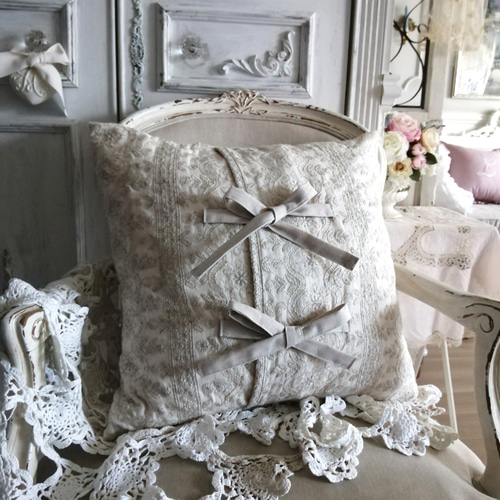 ※限定価格※フランスアンティーク　イニシャル刺繍　レース　クッションカバー イニシャル刺繍とアンティークレース刺繍のクッションカバー