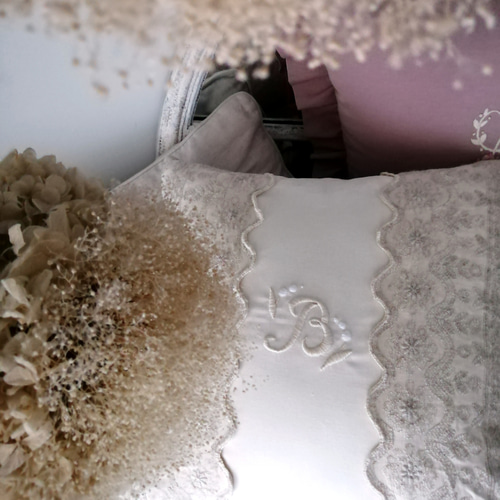 ※限定価格※フランスアンティーク　イニシャル刺繍　レース　クッションカバー イニシャル刺繍のクッションカバー レースモチーフ フランス