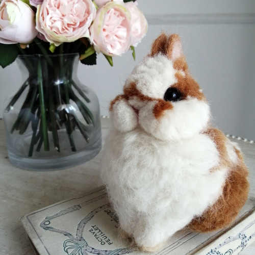 送料込】羊毛フェルトリアルうさぎ お座りネザーランドドワーフ