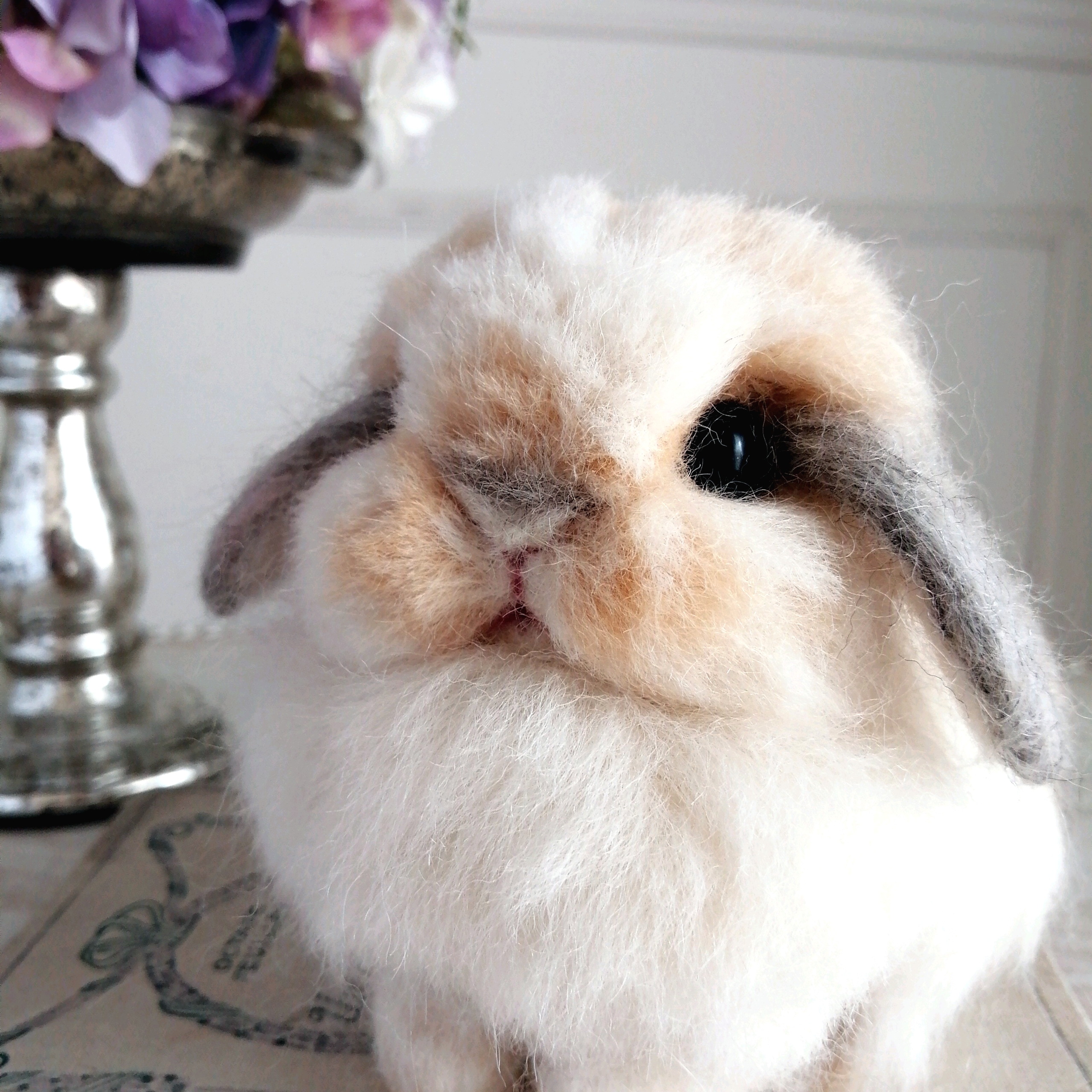 羊毛フェルトリアルうさぎ お座りホーランドロップ (ブロークンクリーム)