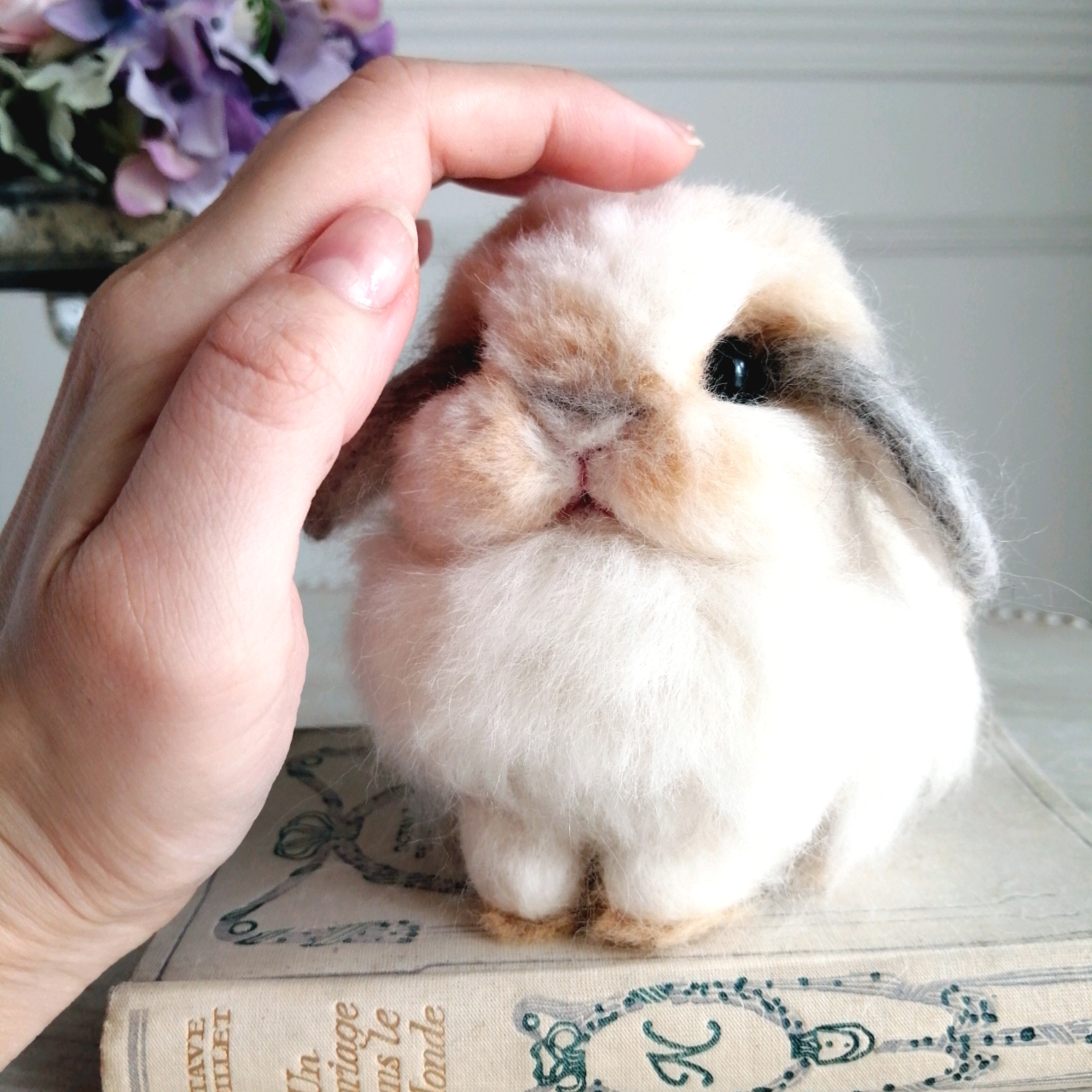 羊毛フェルトリアルうさぎ お座りホーランドロップ (ブロークンクリーム)