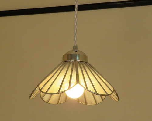 シャンパンピンクのお花（ステンドグラスペンダントライト）吊り