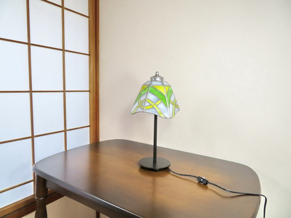 イエロー×グリーン のアシンメトリー・新緑グリーン（ステンドグラスランプ）テーブルランプ・ガラス照明 Lサイズ 6枚目の画像