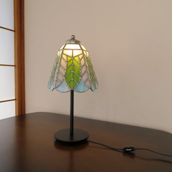 リーフ（葉っぱの模様A）濃い・グリーンステンドグラスランプ（テーブルランプ）　ガラス照明 Lサイズ 3枚目の画像