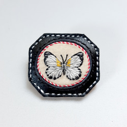 [museum]刺繍ブローチ(butterfly octagon) 2枚目の画像