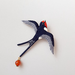 [picture book] 刺繍ブローチ (swallow) 2枚目の画像