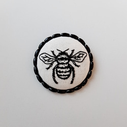 [dessin] 刺繍ブローチ (蜂) 2枚目の画像