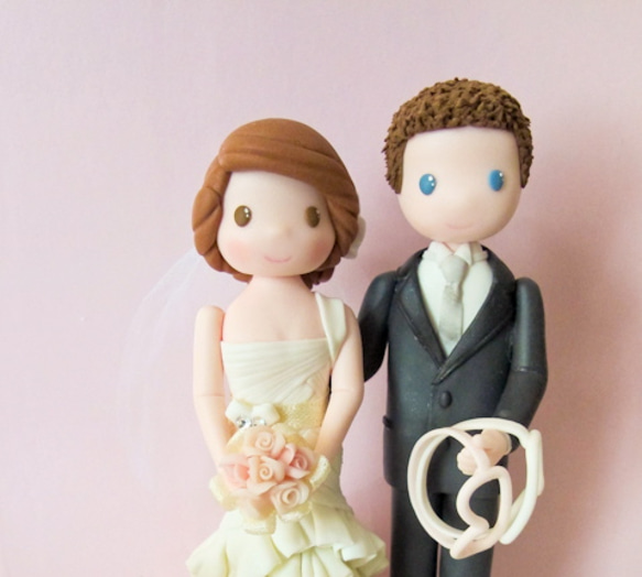 Wedding cake decoration or gift - Bride & Groom with a cat 1枚目の画像