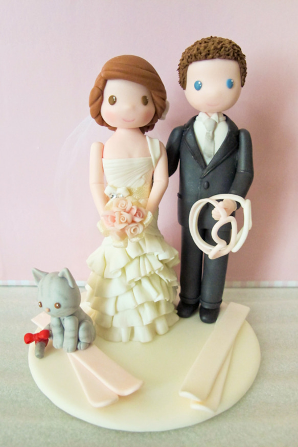 Wedding cake decoration or gift - Bride & Groom with a cat 2枚目の画像