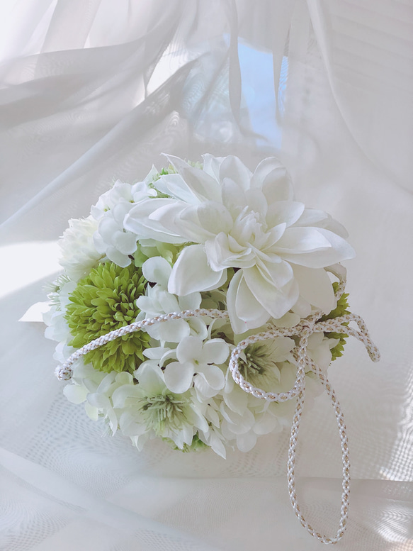 ボールブーケ　ホワイト＆グリーン　送料無料 4枚目の画像