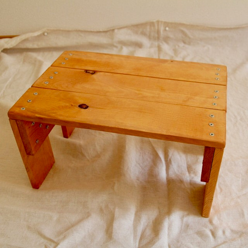 踏み台にもなる子供椅子 「柿渋染めの木製万能台」 食器・家具