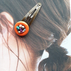 【１点物】カラフルビーズのパッチン留め◇レトロかわいいオレンジ色のヘアアクセサリー 10枚目の画像
