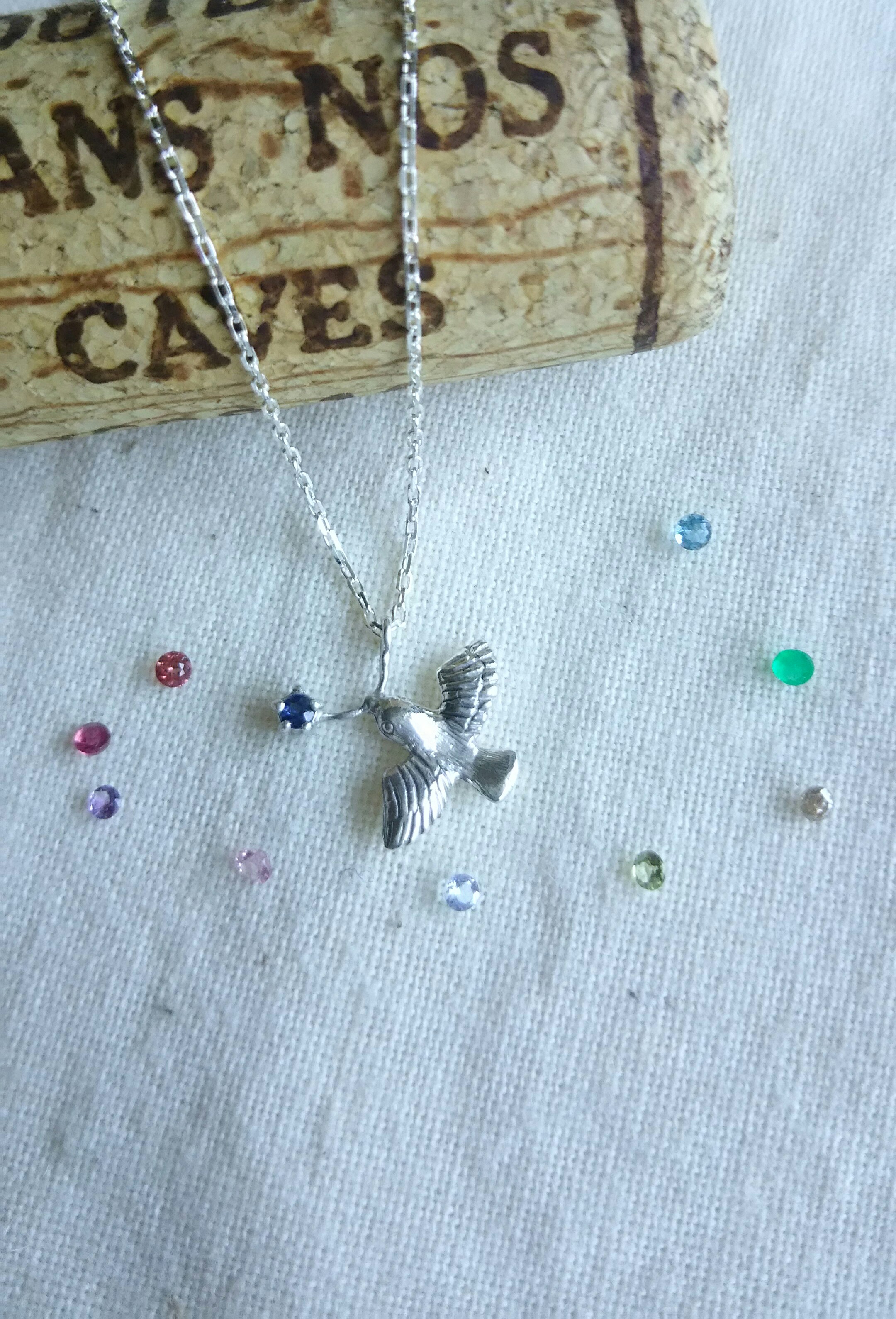 【シルバー925♪誕生石】小鳥が運ぶお誕生石ネックレス☆  貴女の石