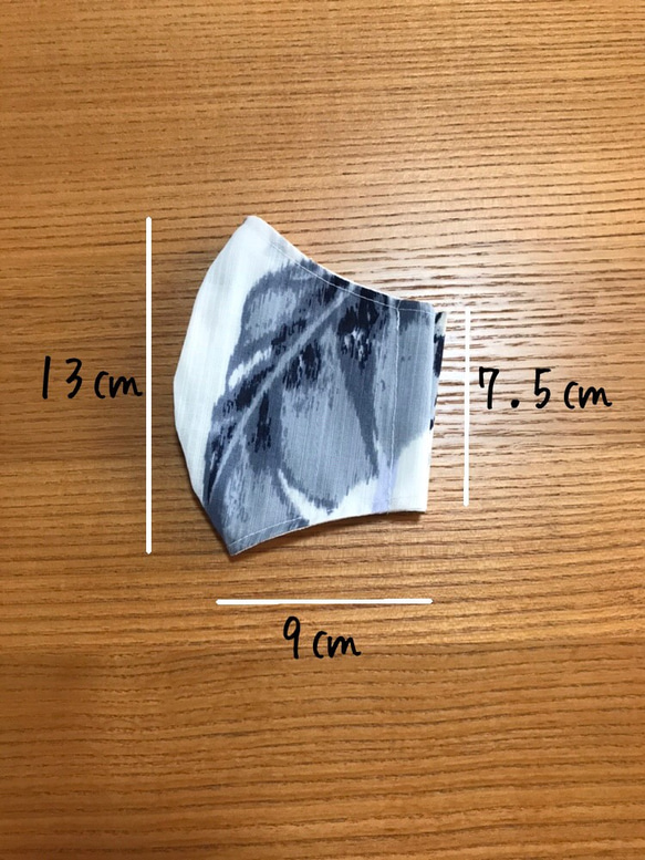 立体マスク【浴衣生地・井桁絣（白）】肌触りサラサラ✨耳が痛くなりにくいストッキングのゴム 3枚目の画像