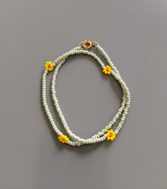 キッズサイズ》花ビーズネックレス うす水色✕きいろ 34cm ネックレス