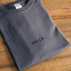 オーバービッグTシャツ「HELLO.」／チャコール 1枚目の画像