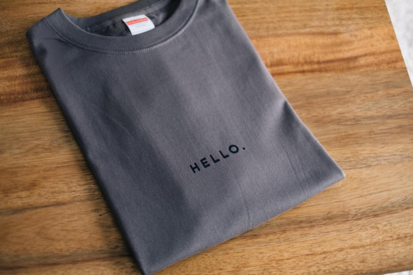 オーバービッグTシャツ「HELLO.」／チャコール 1枚目の画像