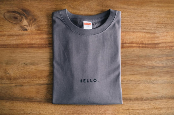 オーバービッグTシャツ「HELLO.」／チャコール 2枚目の画像