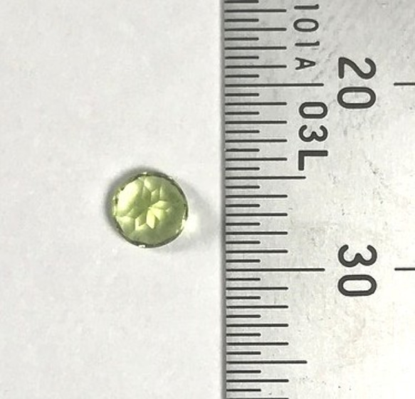 天然石　ペリドット　ラウンド　ファセットカット　4mm　ルース 3枚目の画像