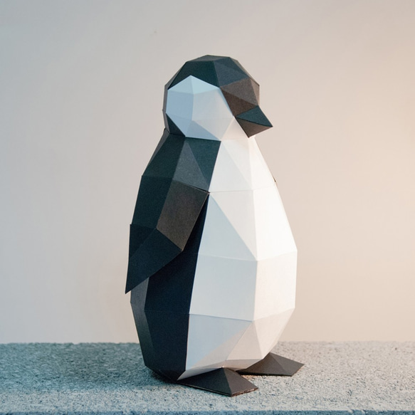 DIY手作3D紙模型擺飾 小動物系列 - 極地企鵝寶寶(可加購冰山) 第1張的照片
