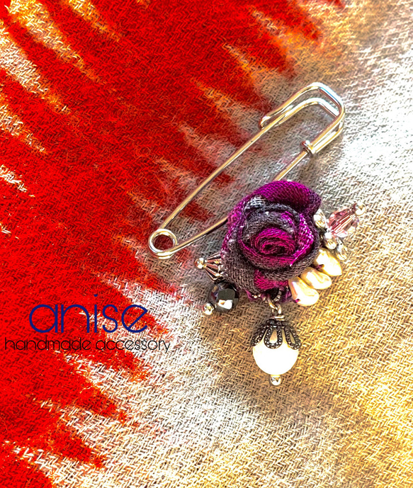 紫バラとホワイトムーンストーンのブローチ　no.4 1枚目の画像