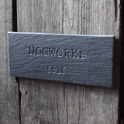 ブラックスレート表札【200㎜×80㎜】 表札・ネームプレート nog 通販