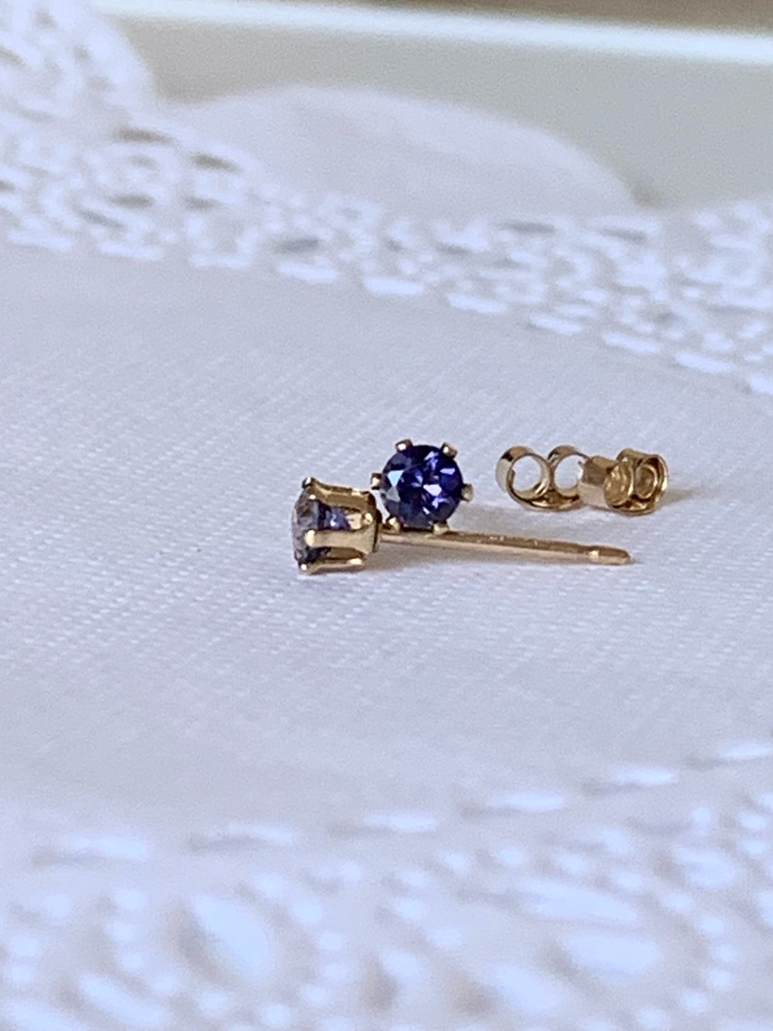 14kgf 一粒スタッドピアス◝✩アイオライト 14kgfアイオライトドロップ一粒ピアス | iichi 日々の暮らしを心地よく