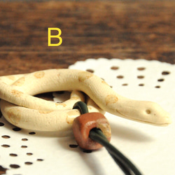 1個＊陶器の白蛇ロングネックレス 【A・B・C】 4枚目の画像