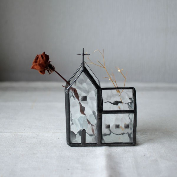 小さな小さな教会の花器 1枚目の画像