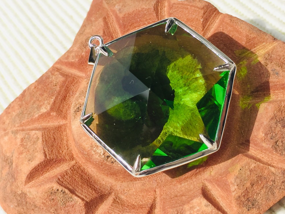 立体神聖幾何学シリーズ✨　インドネシア産アンダラクリスタル「Gクリアー・グリーン✨」ペンダントペンダント