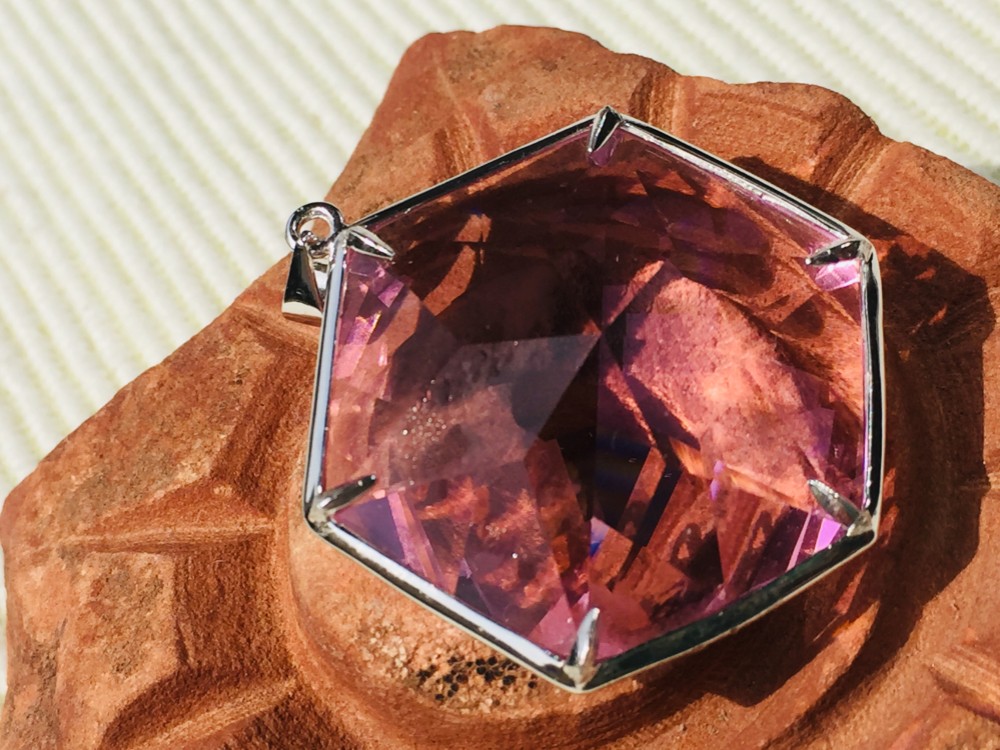 立体神聖幾何学シリーズ✨　インドネシア産アンダラクリスタル「Gクリアー・淡紫✨」ペンダント