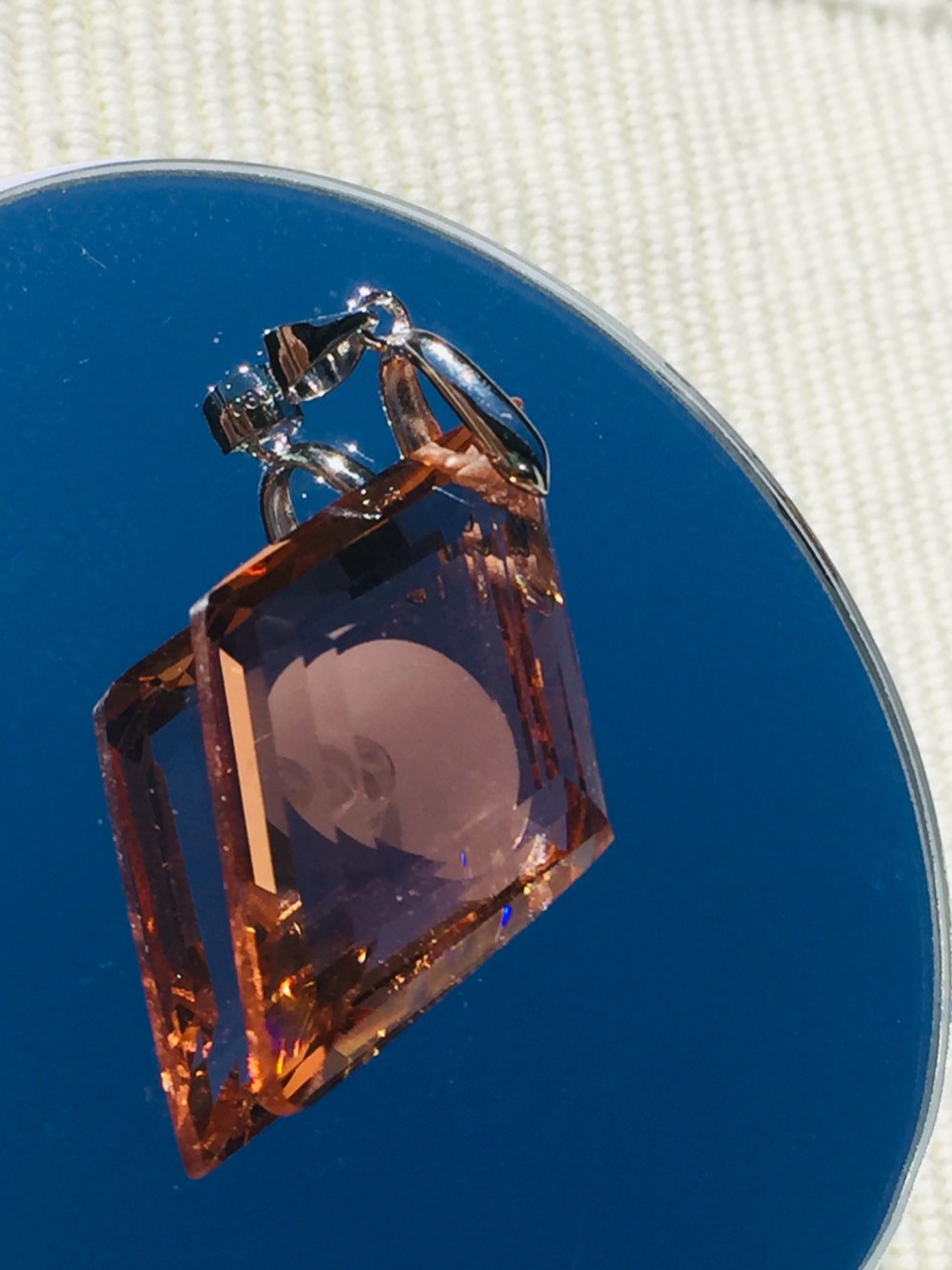 新AZAYAKAインドネシア産アンダラクリスタル「ダイヤカットピーチ」ペンダント