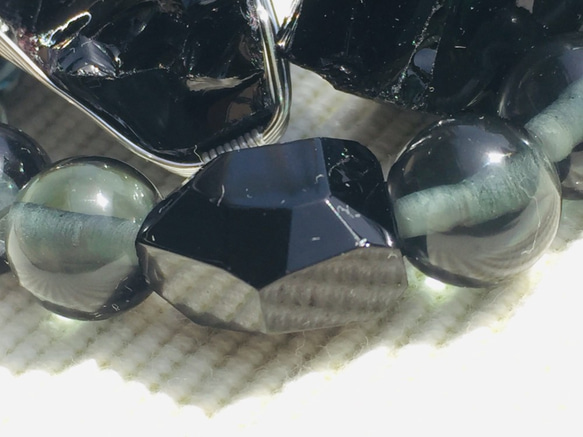 2021年　新年企画✨　シエラネバダ産アンダラクリスタル「黒ずくしブレスレット＋握り石」セット 6枚目の画像