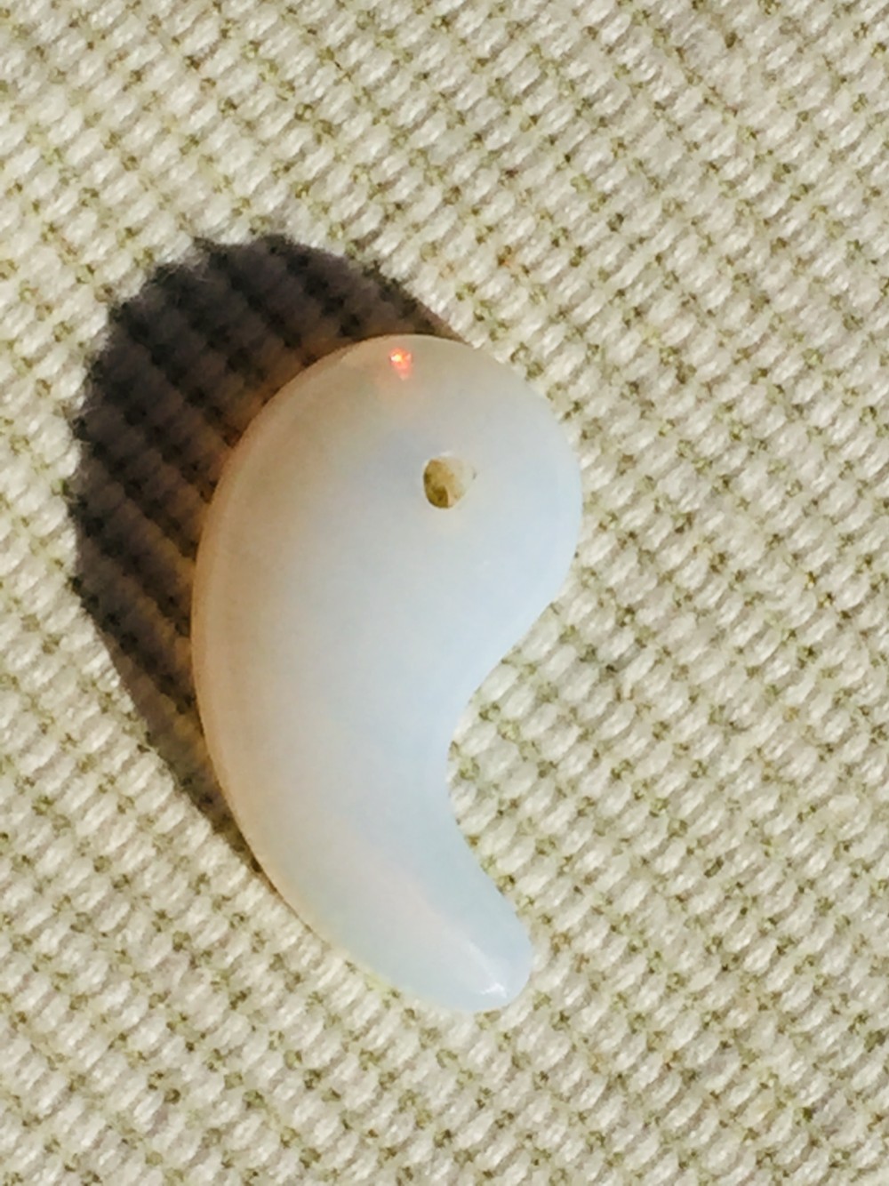 新春セール　史上初　アンダラクリスタルの「２０２２無限勾玉∞」２２色の純白