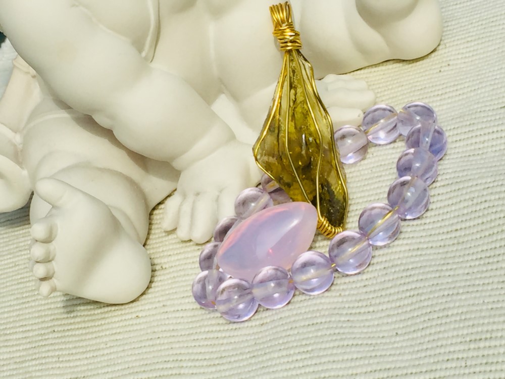 特価インドネシア産アンダラ　明るい紫ブレスレットとゴールドペンダントのセットセール　＋握り石