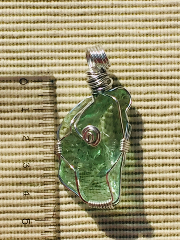 超特価レア　インドネシア産アンダラクリスタルペンダント・マーリンの緑　 2枚目の画像
