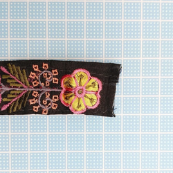 刺繍リボン 　50cm　北欧風フラワーブラック　インド刺繍　INRIBUN5　rib03bir 5枚目の画像