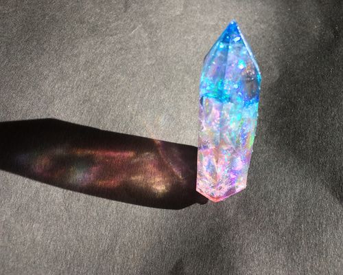 自然界ではありえない虹色に輝く鉱石レジン 立体・オブジェ UMG 通販