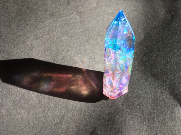 自然界ではありえない虹色に輝く鉱石レジン 立体・オブジェ UMG 通販