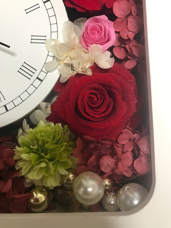 上品な赤バラの置き時計 無料ラッピング付き 4枚目の画像